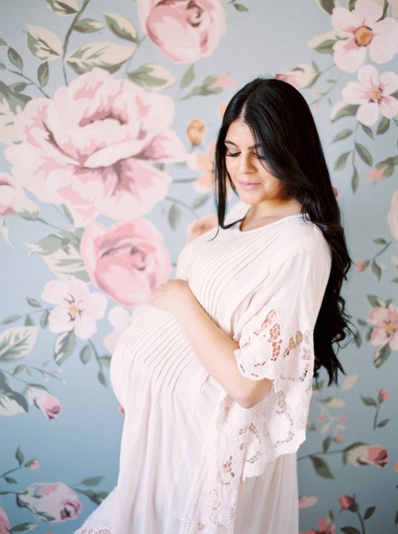 Intimate floral maternity photos