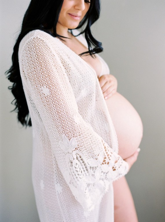 Intimate white maternity photos