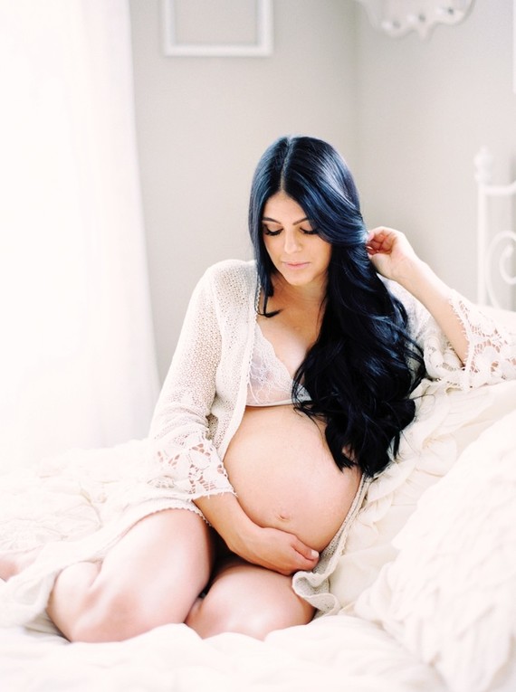 Intimate white maternity photos