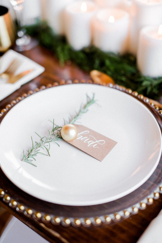 neutral christmas decor