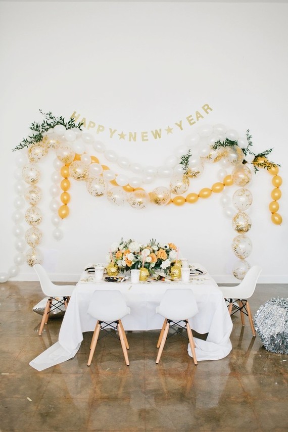 Modern cream and gold balloon garland