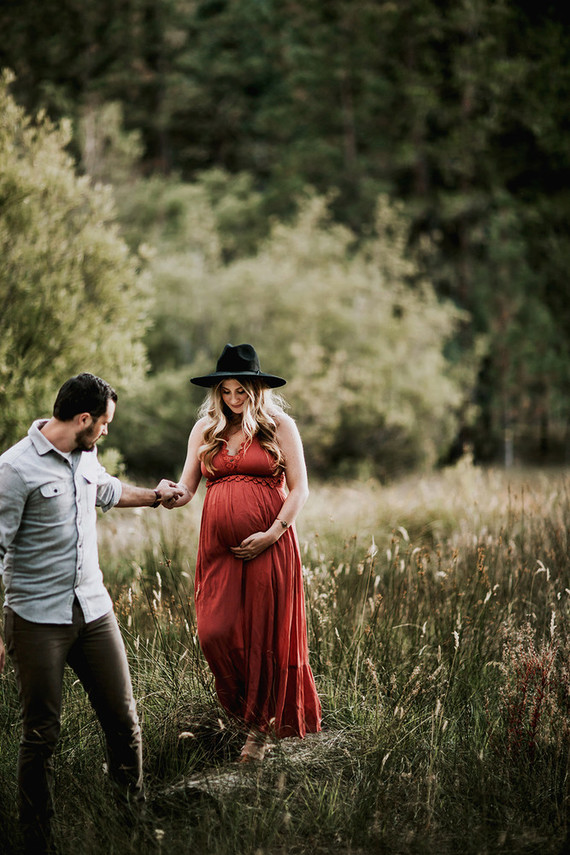 Moody bohemian maternity photos