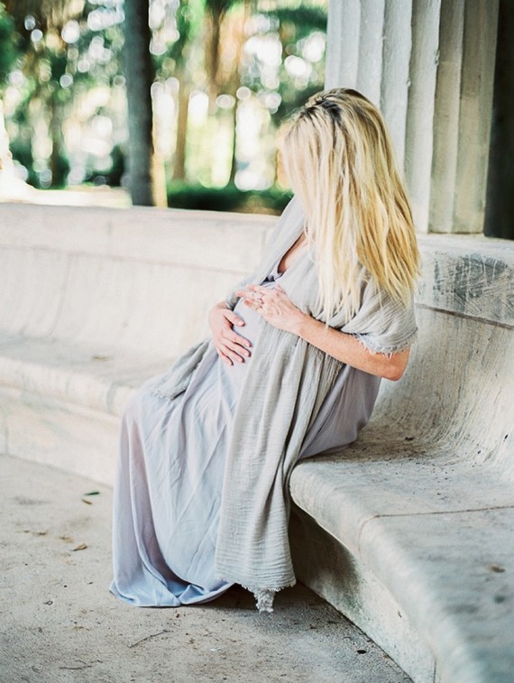 Romantic feminine maternity photos