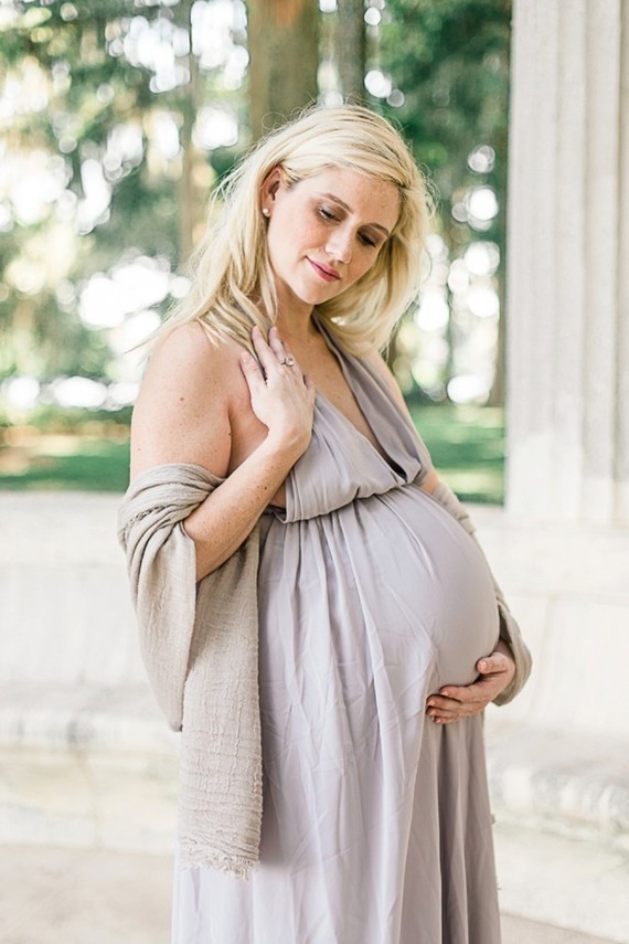 Romantic feminine maternity photos