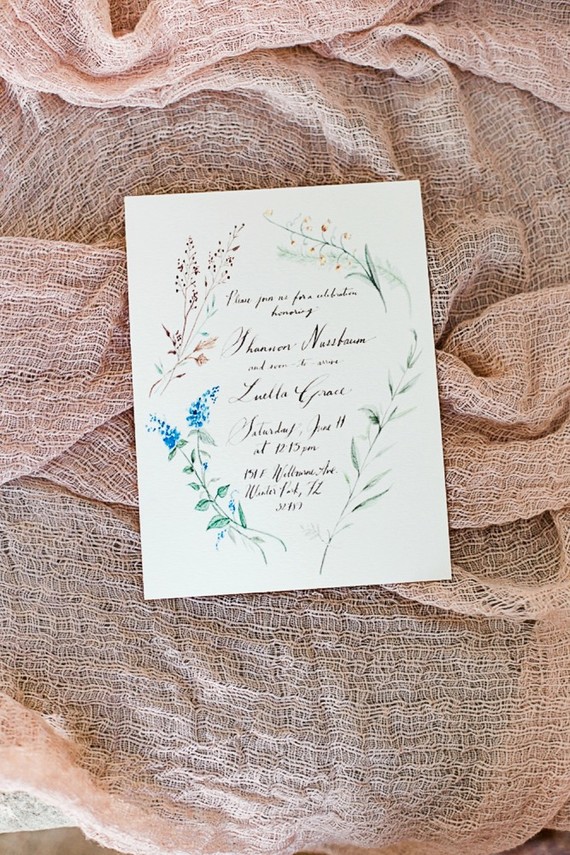 Romantic feminine maternity photos