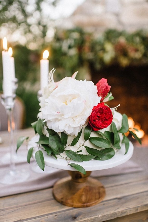 Romantic wedding cake