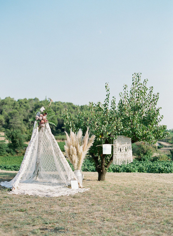 Bohemian wedding decor