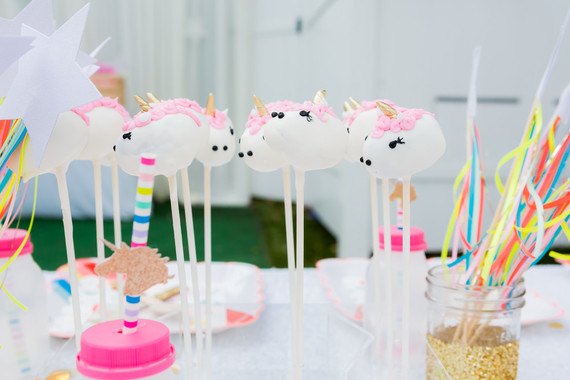 Unicorn cake pops