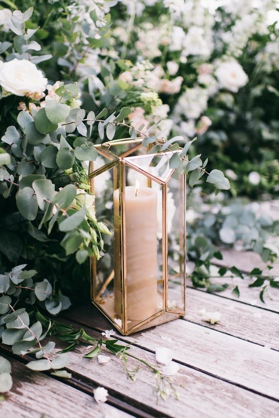 Gold wedding decor