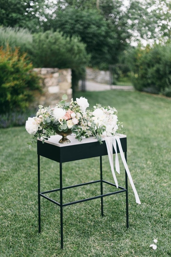 Romantic green and white flowers