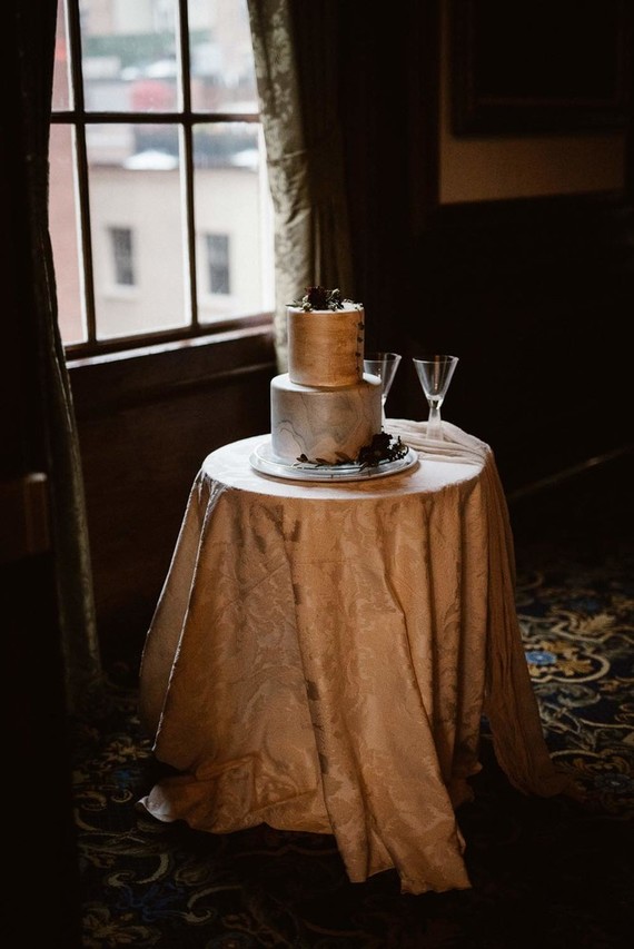 Marble wedding cake