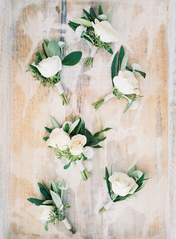 White boutonniÃ¨res Inspiration