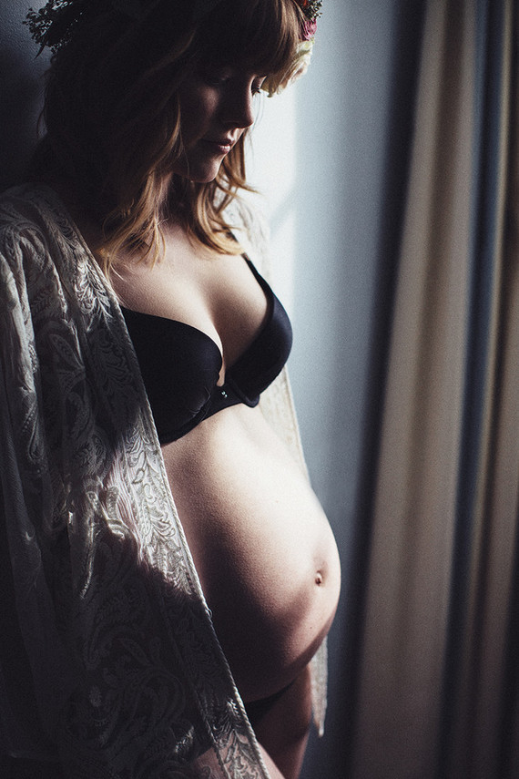 Moody boudoir maternity photos