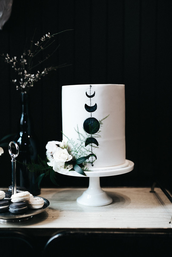 Lunar inspired wedding cake