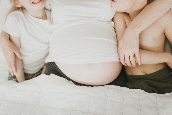 maternity photos with kids Inspiration