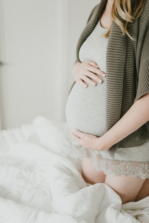 natural, homey maternity photos