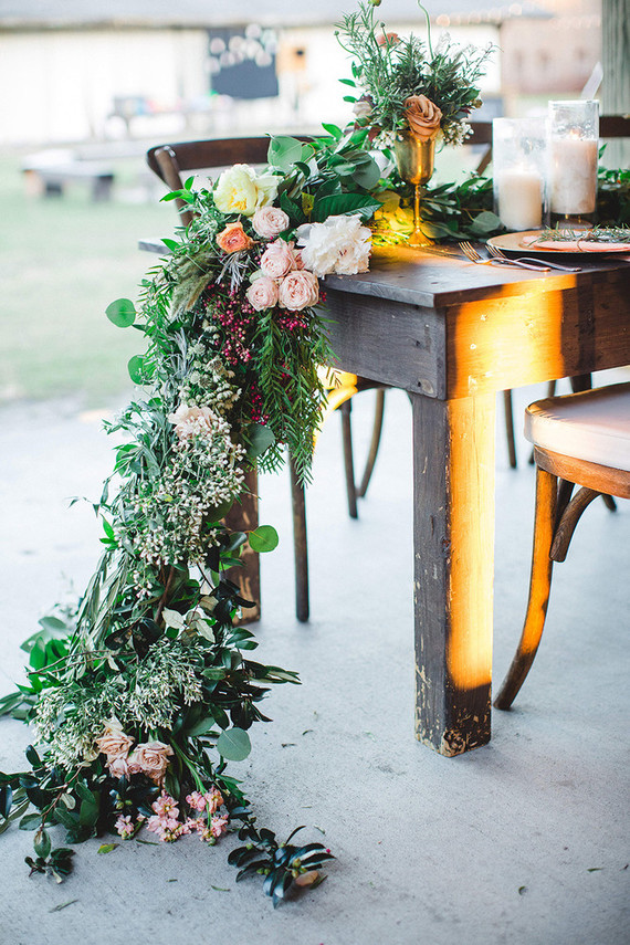 Floral table garland