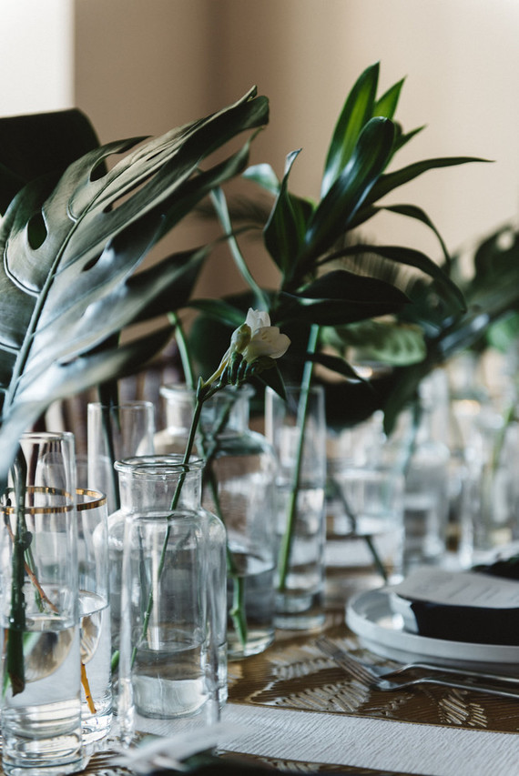 Monstera leaf decor
