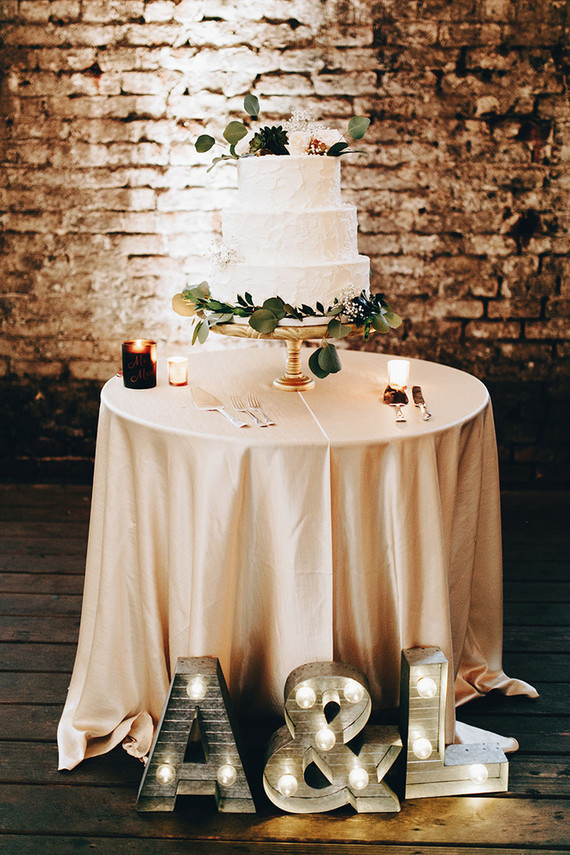 Wedding cake table