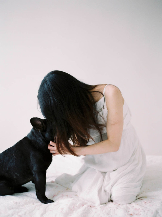 Minimal maternity photos with puppy
