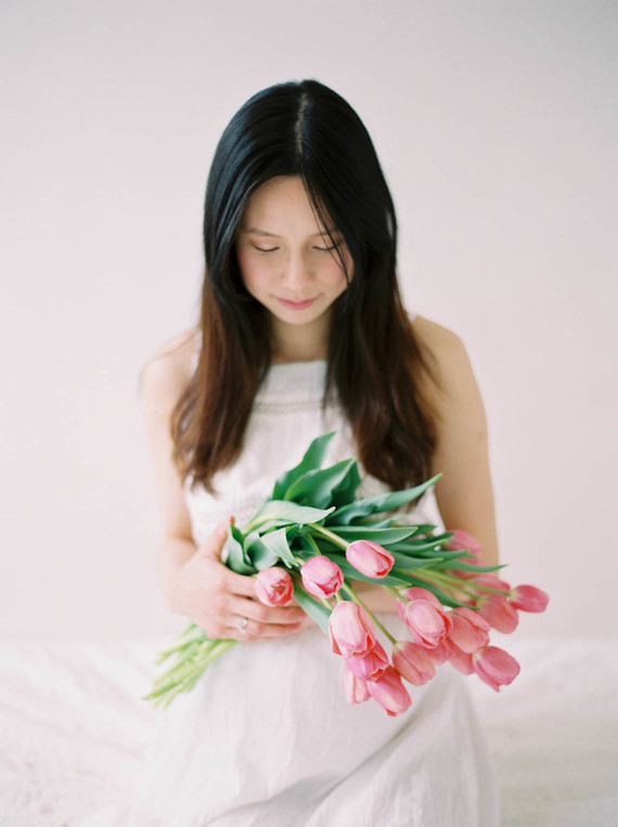 minimal spring maternity photos