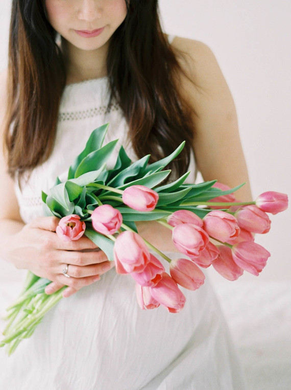 minimal spring maternity photos