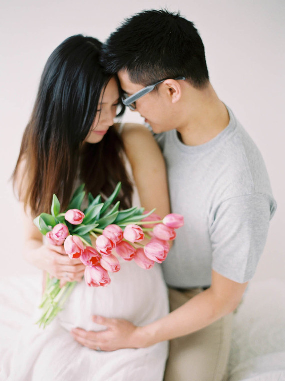 minimal spring maternity photos