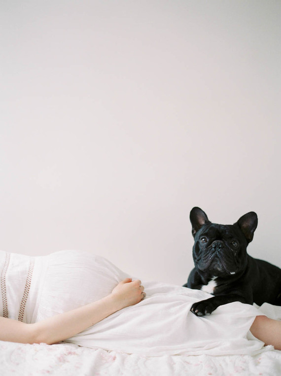 minimal spring maternity photos