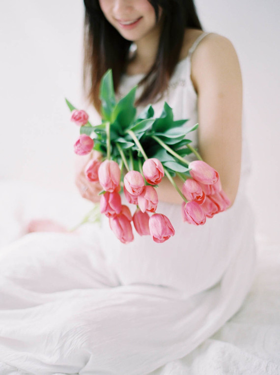 minimal spring maternity photos