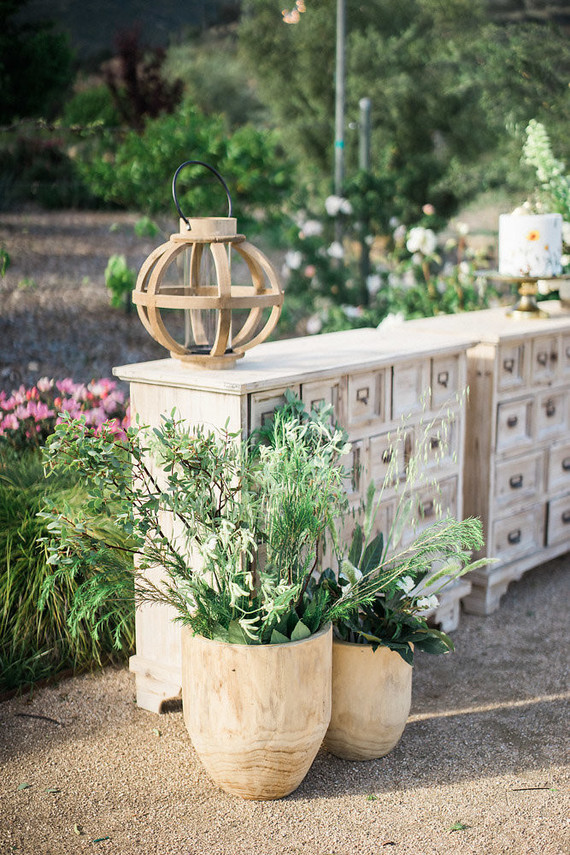 Rustic wedding decor