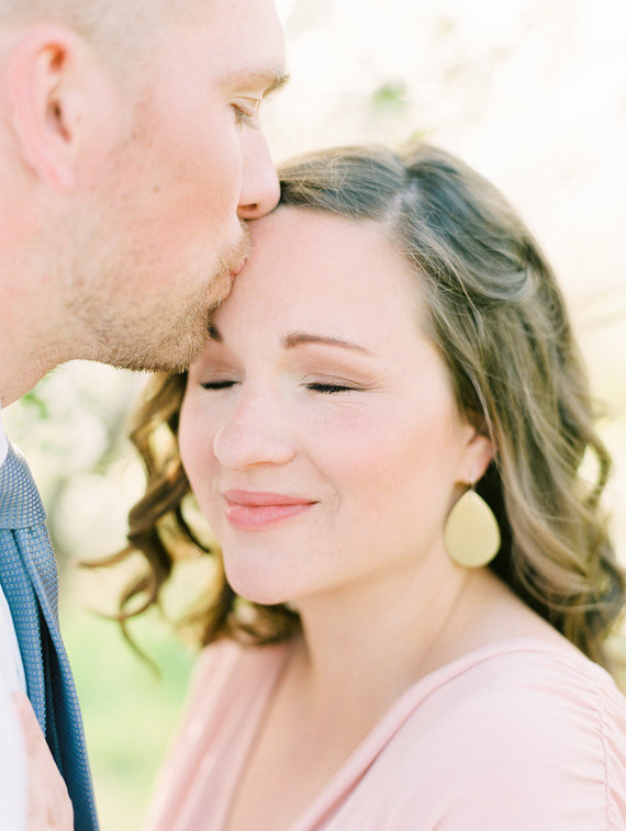 Apple blossom maternity photos