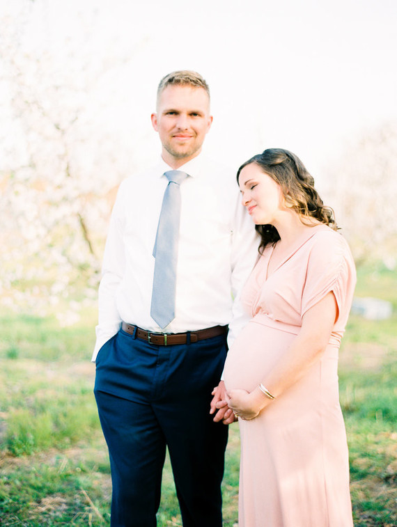 Apple blossom maternity photos