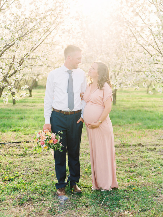 Apple blossom maternity photos
