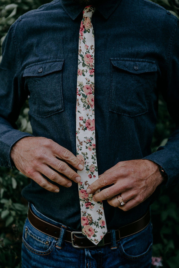 Floral tie