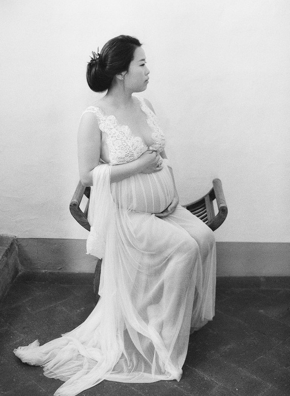 Romantic maternity photos in Italy