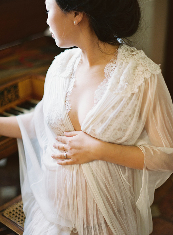 Romantic maternity photos in Italy