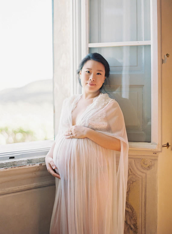 Romantic maternity photos in Italy