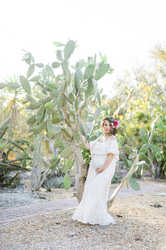 Modern mexican-inspired maternity photos