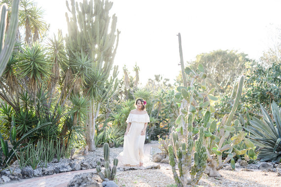 Modern mexican-inspired maternity photos