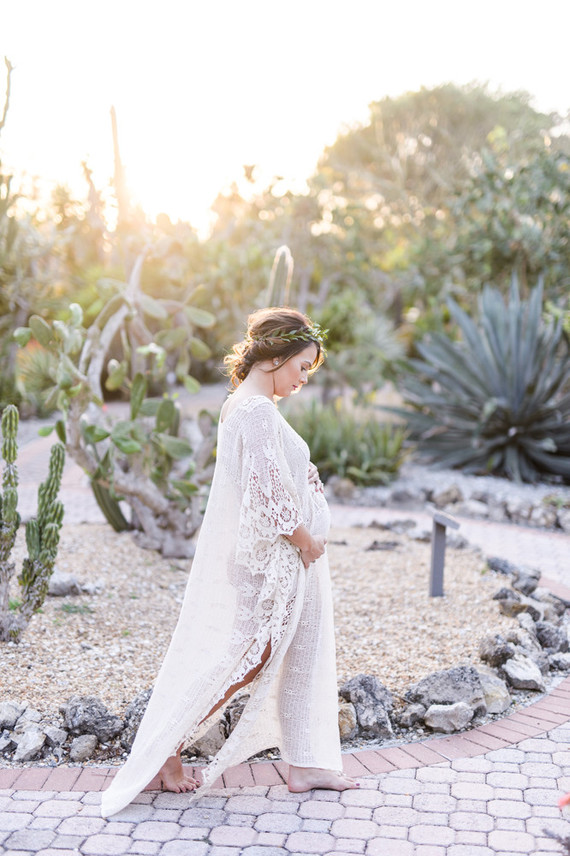 Modern mexican-inspired maternity photos