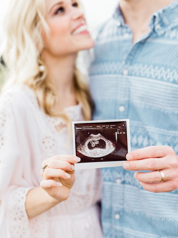 Pregnancy announcement photos