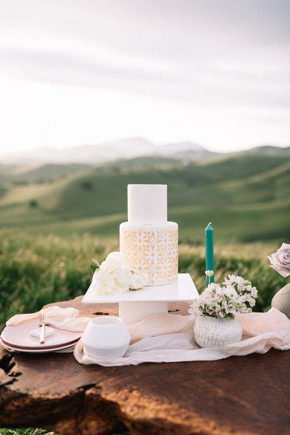Rustic wedding cake