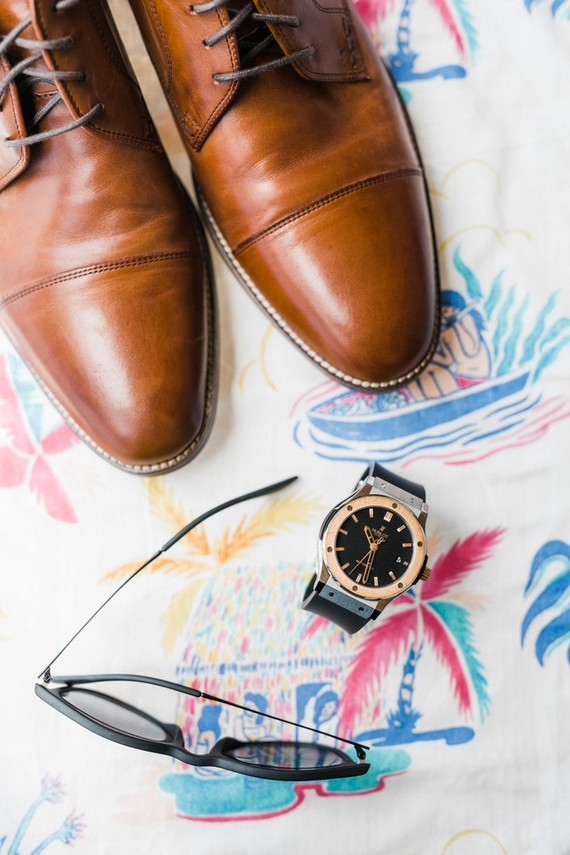 Groom's accessories