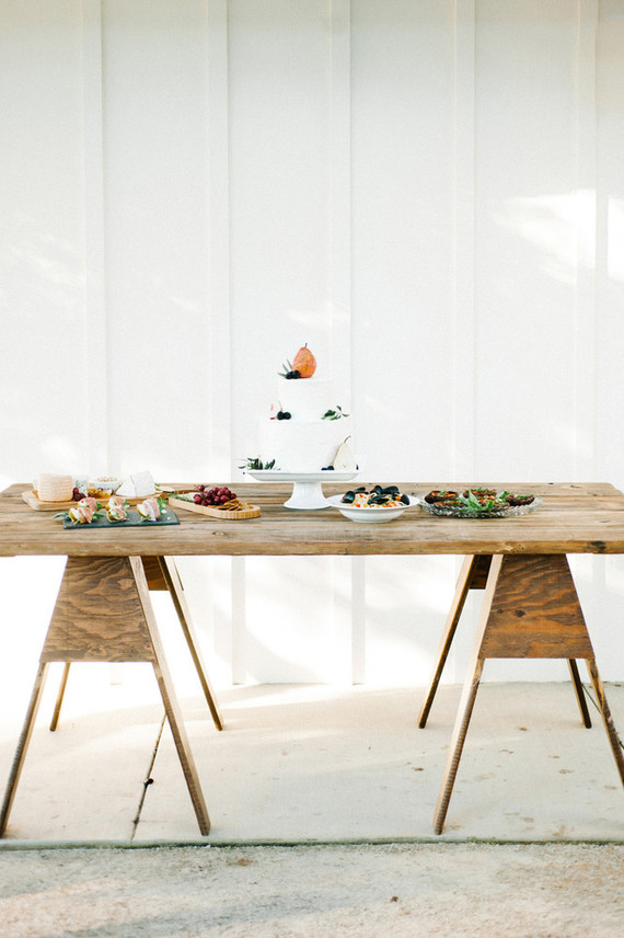Rustic cake table