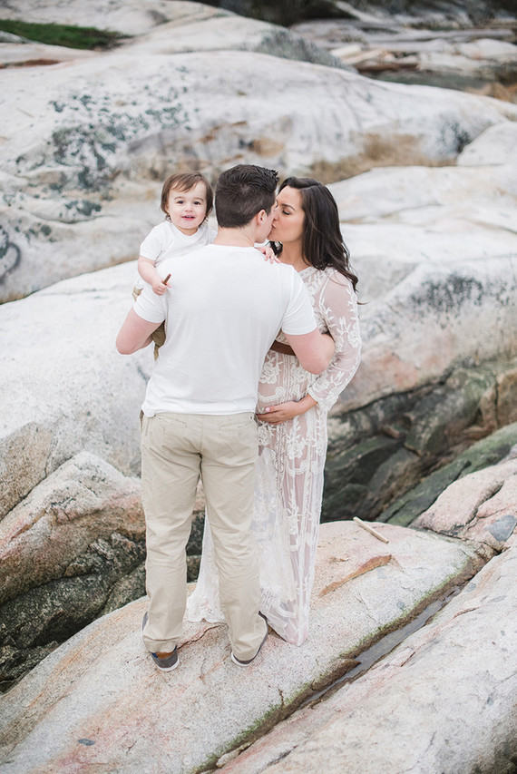Seaside family maternity photos