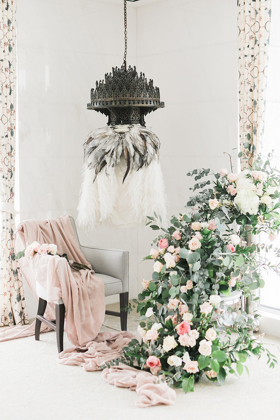 elegant, feminine styled maternity photos