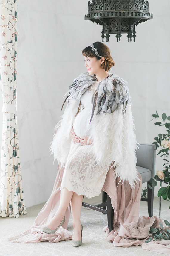 elegant, feminine styled maternity photos