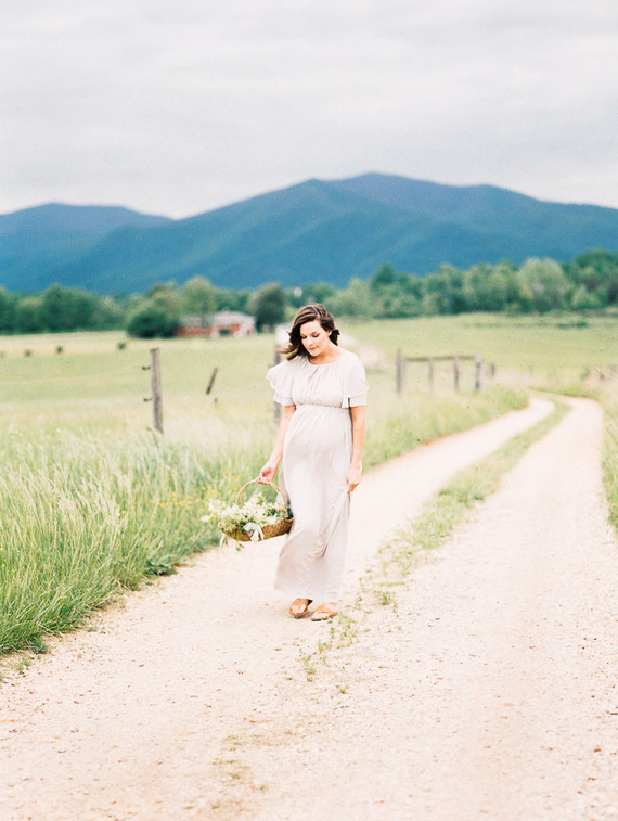 Meadow maternity photos