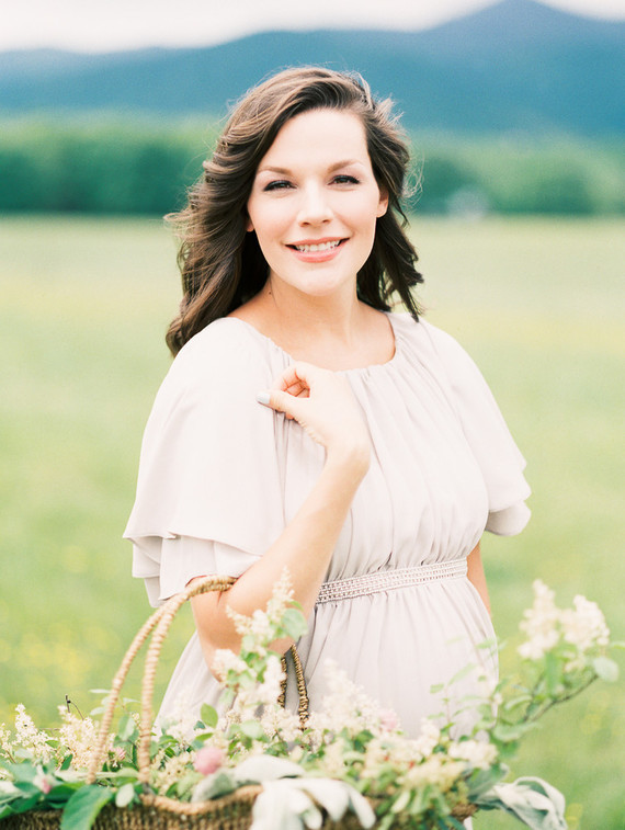 Meadow maternity photos