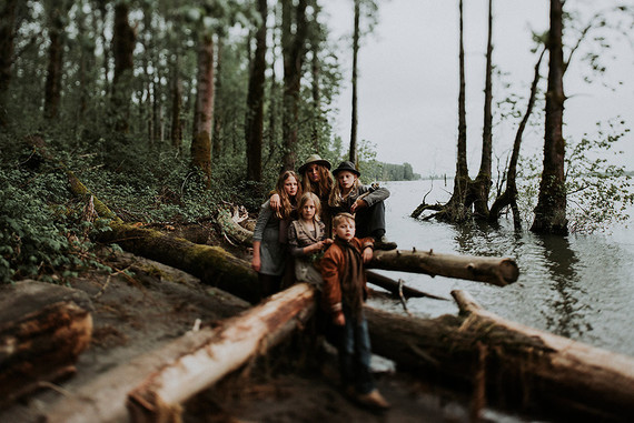 Wooded family photos in Portland